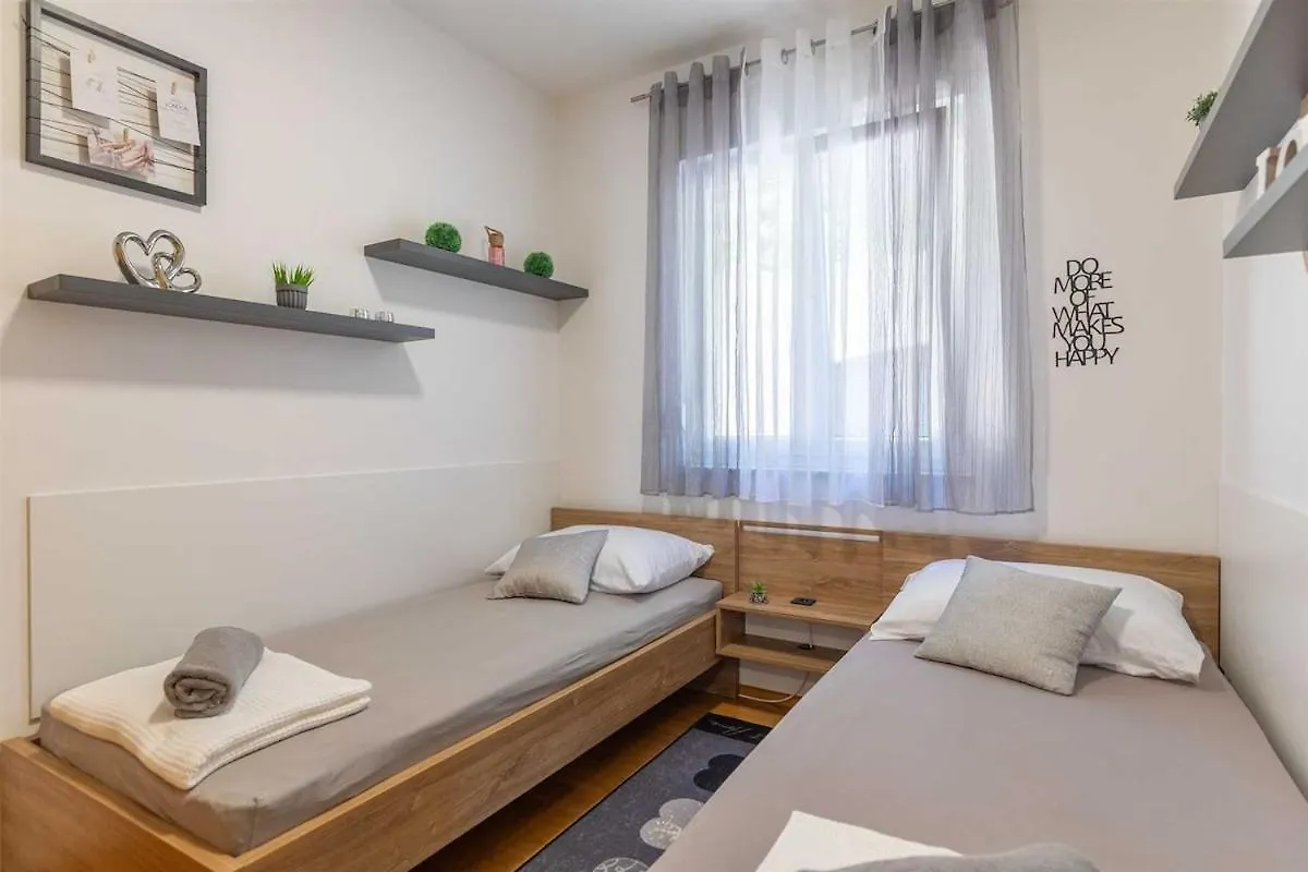 Sea & Stone Apartment No 2 In Starigrad