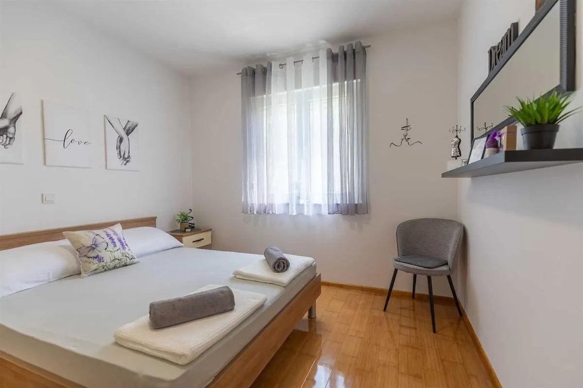 Sea & Stone Apartment No 2 In Starigrad