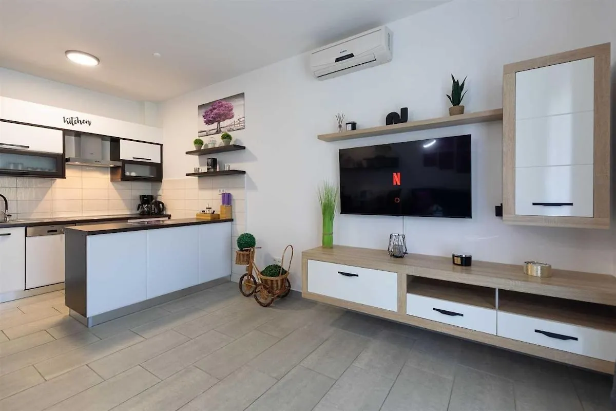 Sea & Stone Apartment No 2 In Starigrad